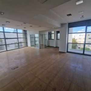 950m² Building for Sale
