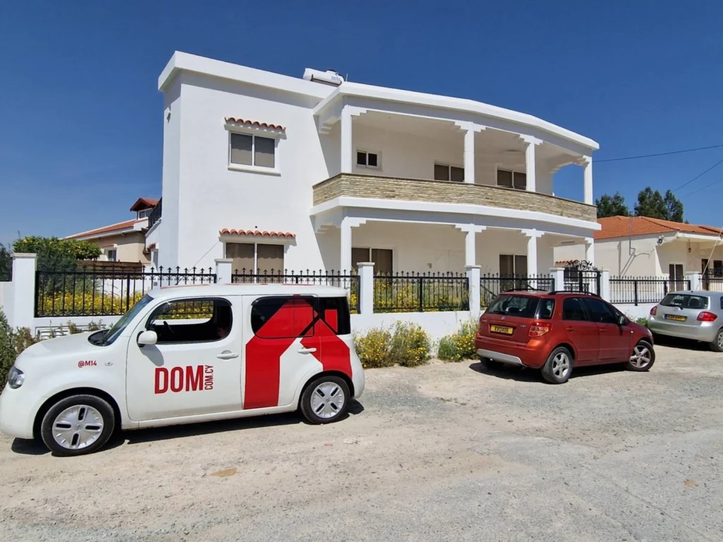 5 Bedroom House for Sale in Aradippou, Larnaca District