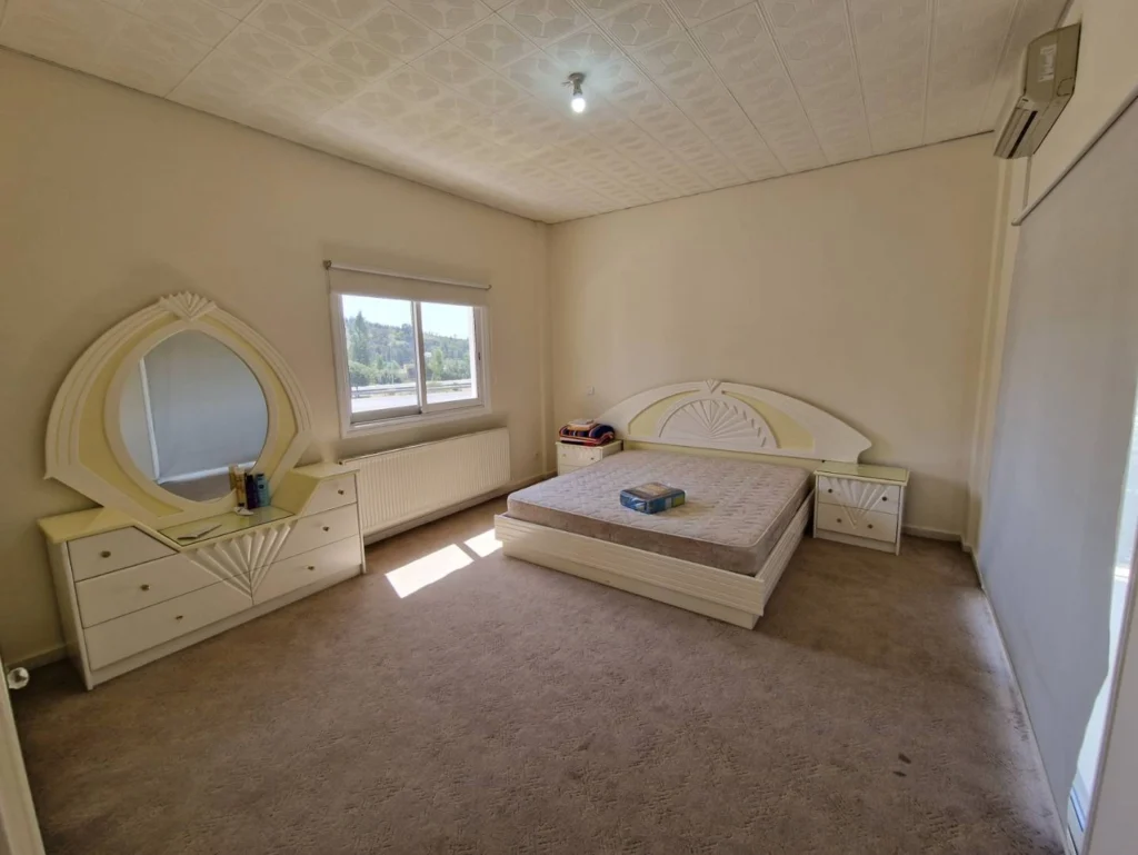 5 Bedroom House for Sale in Aradippou, Larnaca District