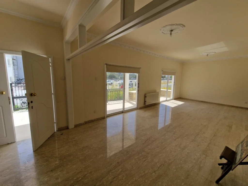 5 Bedroom House for Sale in Aradippou, Larnaca District