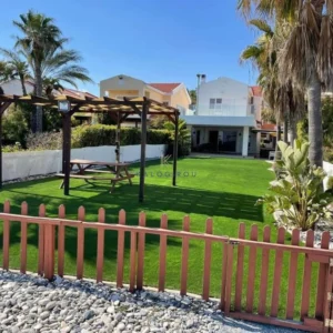 4 Bedroom House for Sale in Pervolia Larnacas