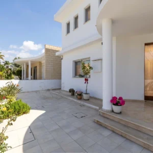 5 Bedroom House for Sale in Aradippou, Larnaca District