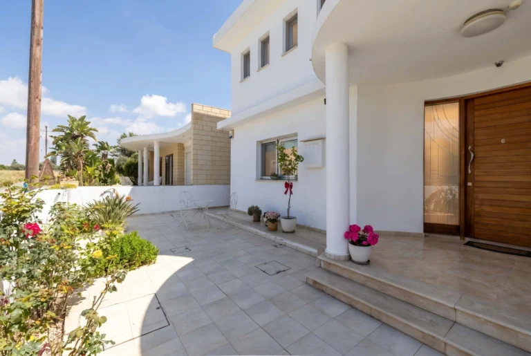 Cheap Houses and Villas for Sale Larnaca up to 1000000 euro