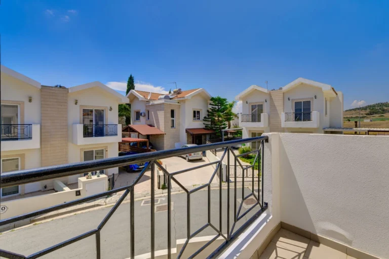 Cheap Houses and Villas for Sale Larnaca up to 300000 euro