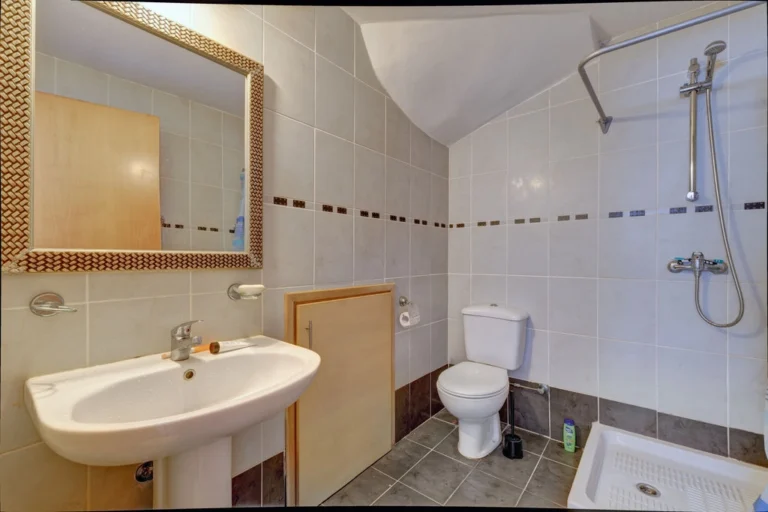 Cheap Houses and Villas for Sale Larnaca up to 300000 euro