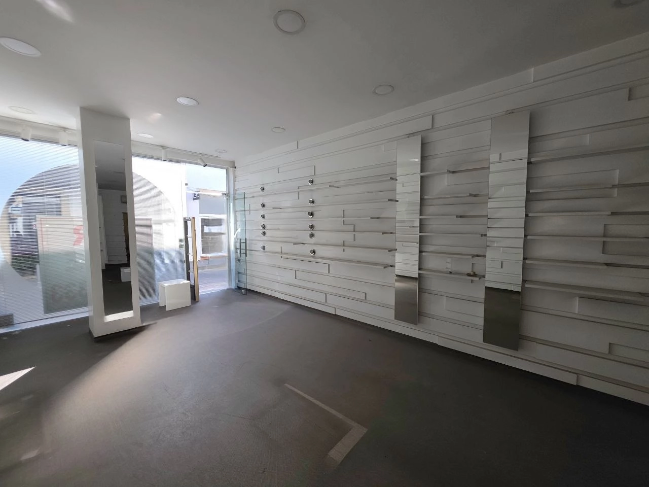 100m² Office for Sale