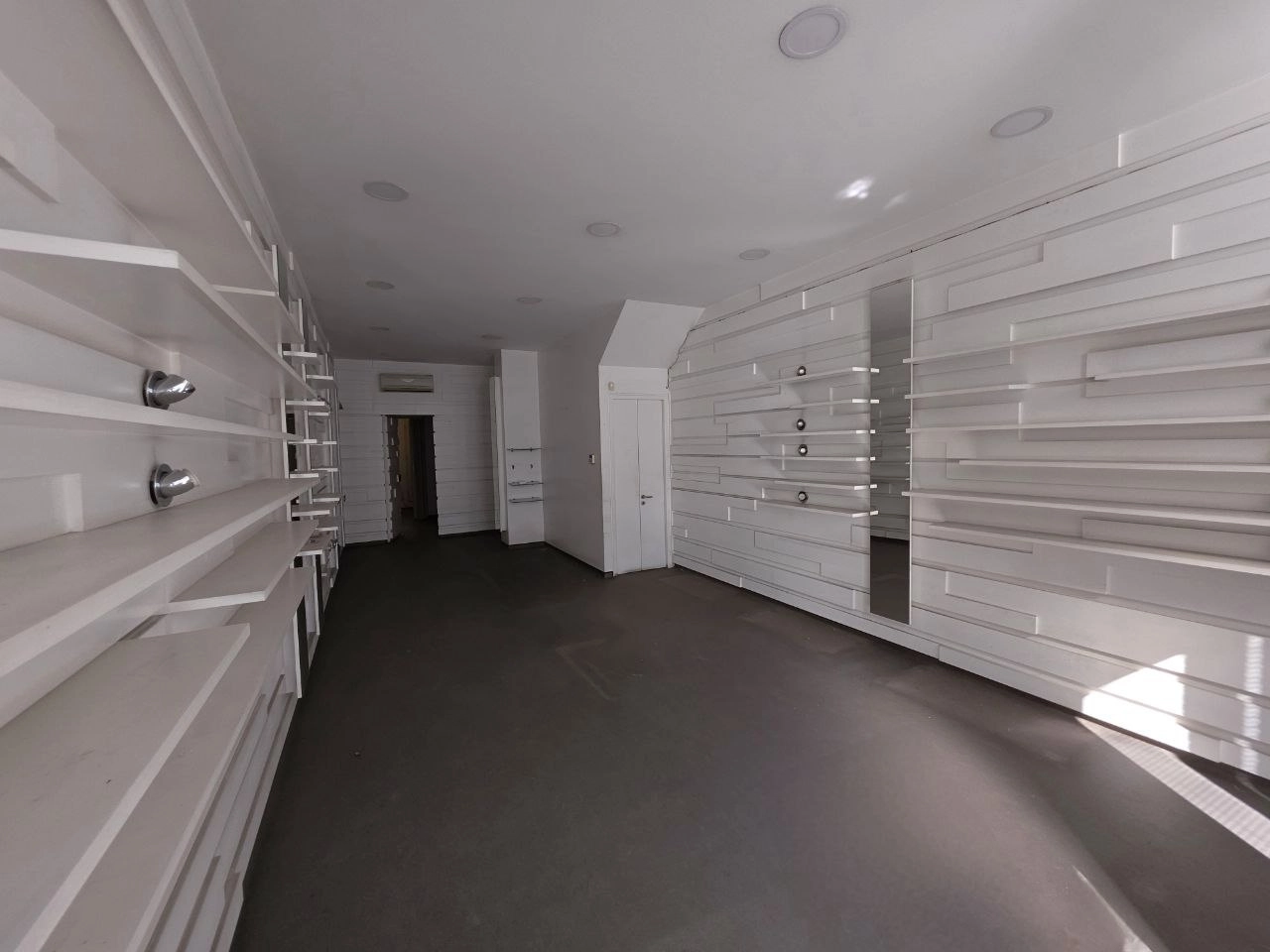 100m² Office for Sale