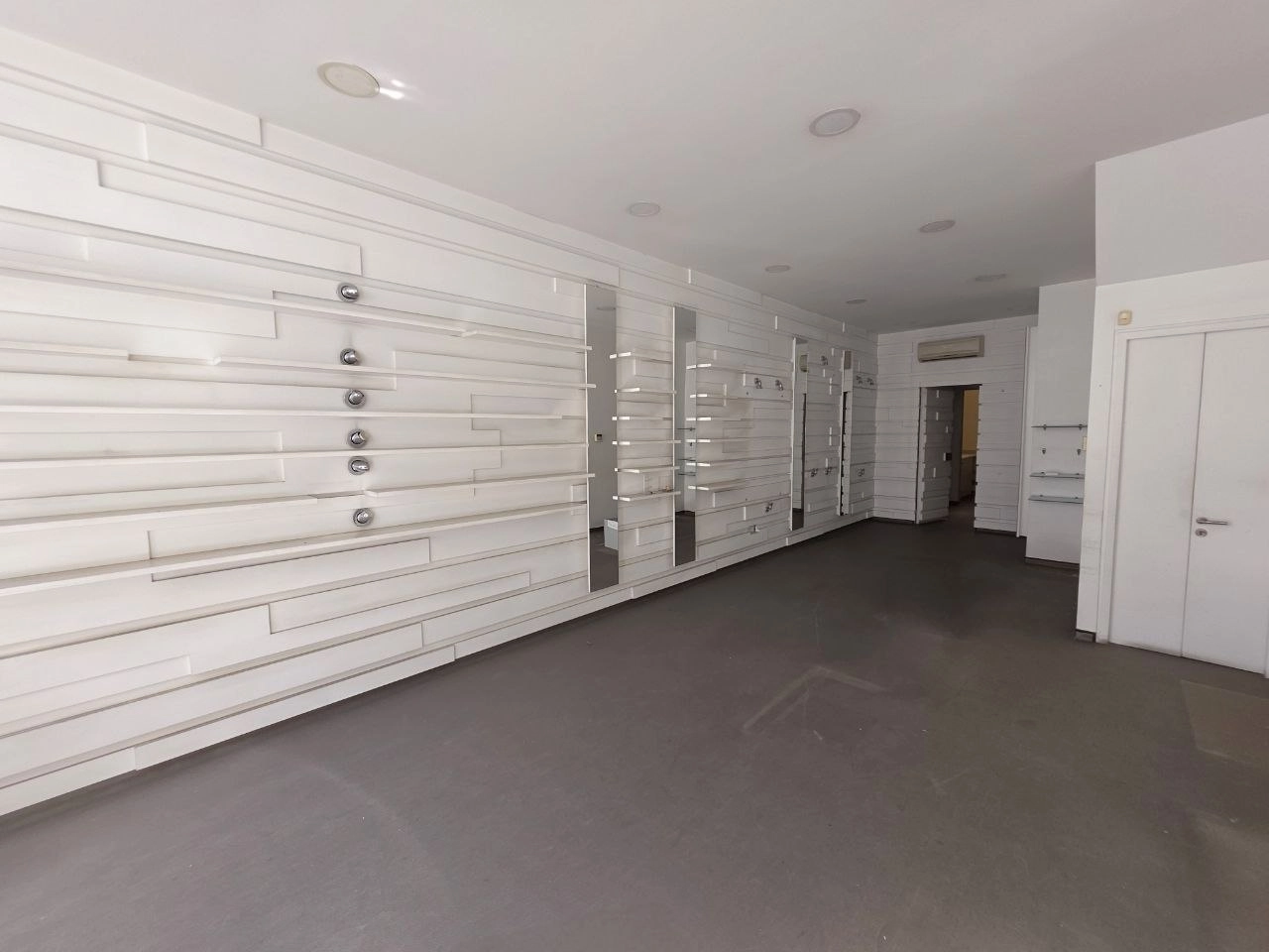 100m² Office for Sale