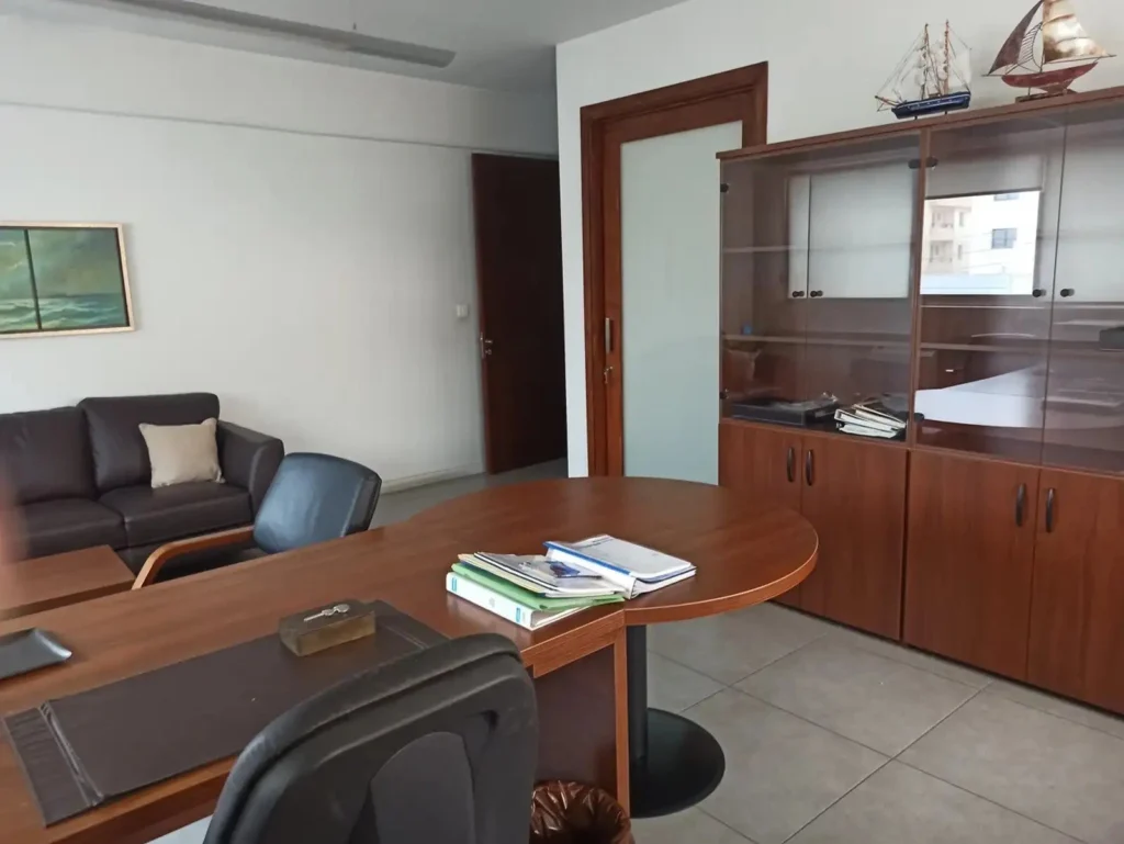 300m² Office for Rent in Limassol – Omonoia