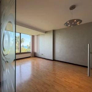 188m² Office for Rent