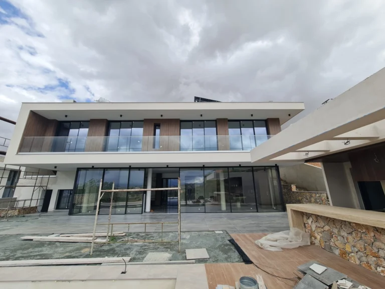 5 Bedroom House for Sale