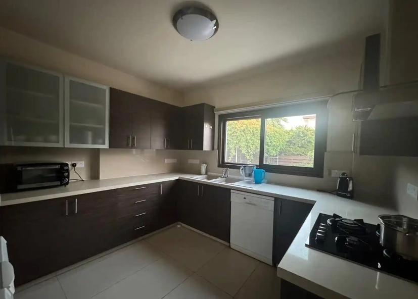 5 Bedroom House for Sale