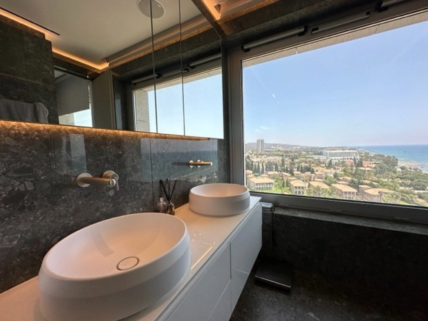 3 Bedroom Apartment for Rent in Amathounta, Limassol District