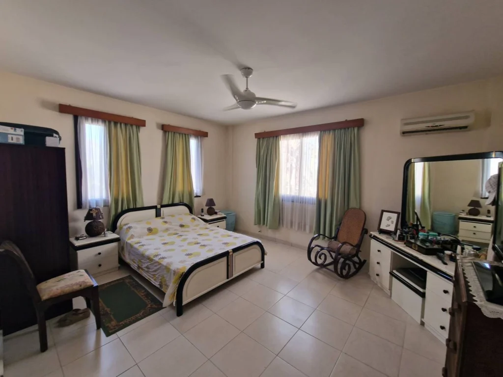 5 Bedroom House for Sale