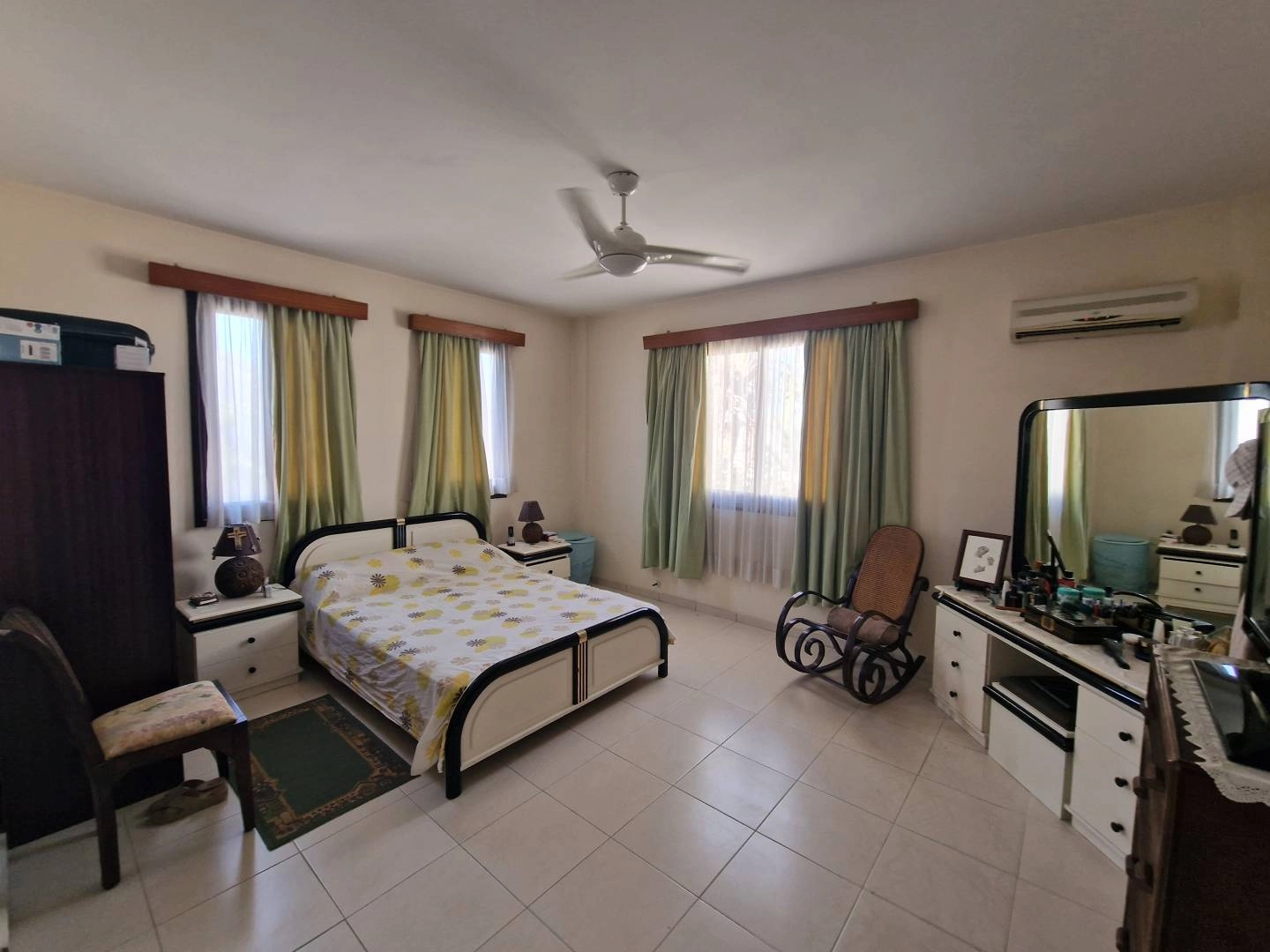 5 Bedroom House for Sale