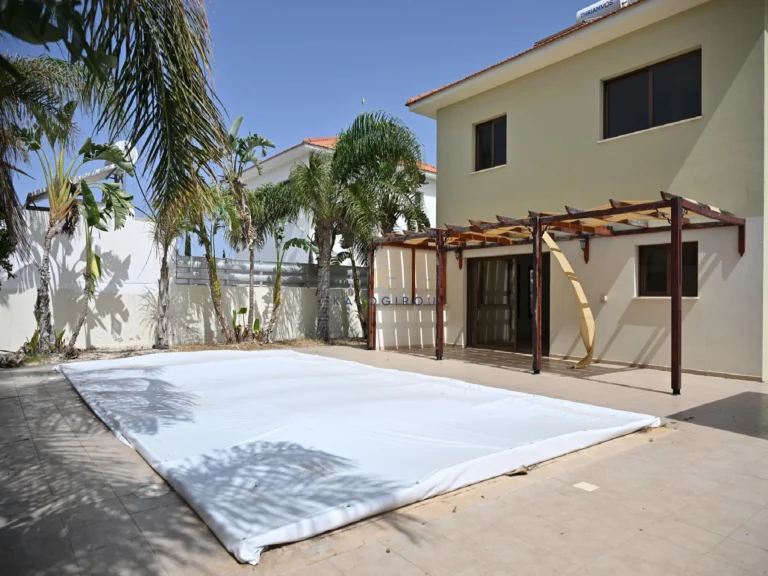 Cheap Houses and Villas for Sale Larnaca up to 300000 euro