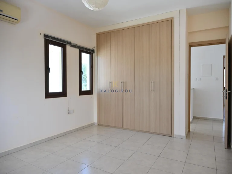 Cheap Houses and Villas for Sale Larnaca up to 300000 euro
