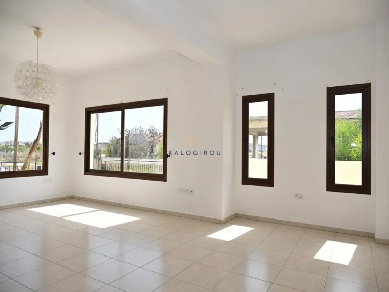 Cheap Houses and Villas for Sale Larnaca up to 300000 euro