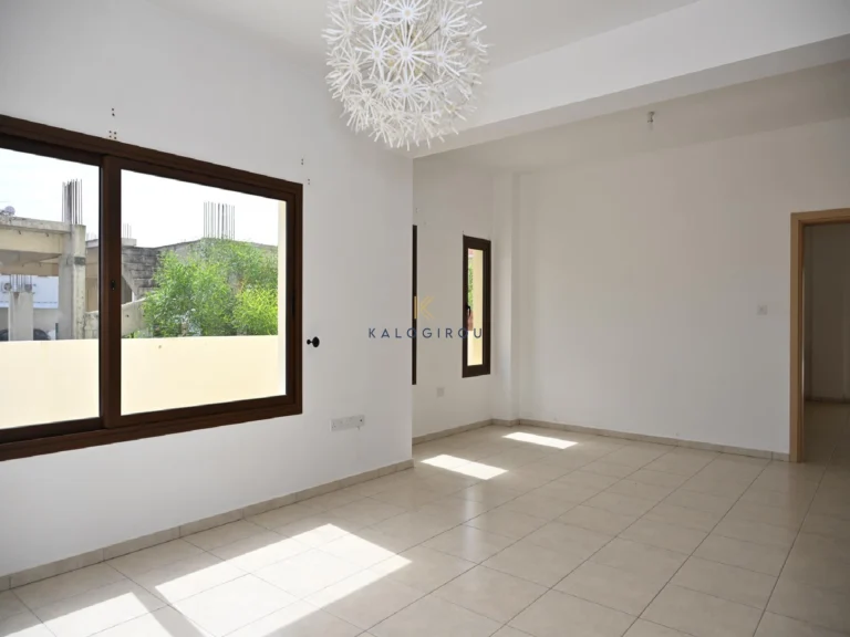 Cheap Houses and Villas for Sale Larnaca up to 300000 euro