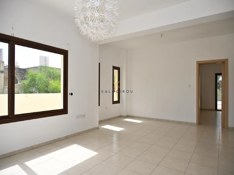 Cheap Houses and Villas for Sale Larnaca up to 300000 euro