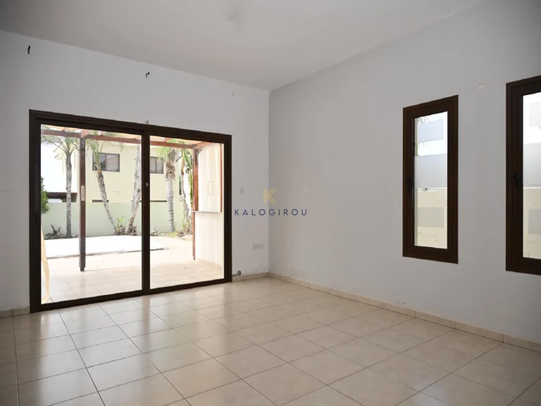 Cheap Houses and Villas for Sale Larnaca up to 300000 euro