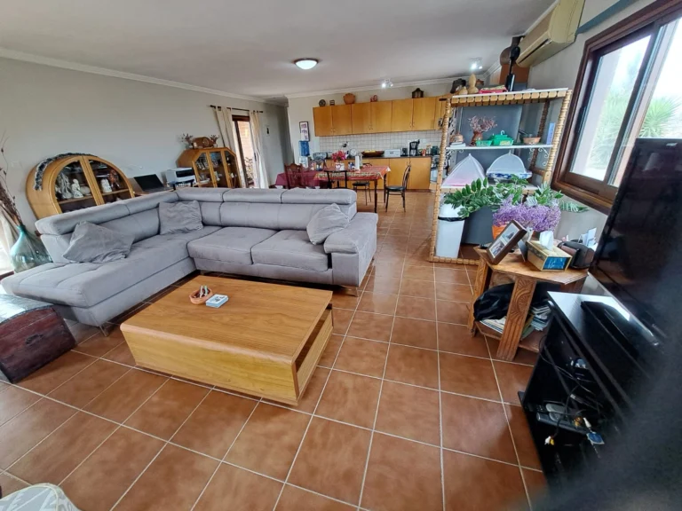 Cheap Houses and Villas for Sale Nicosia up to 600000 euro