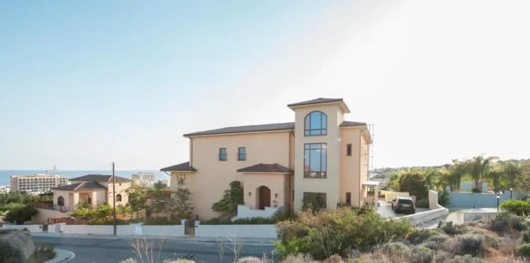 6+ Bedroom House for Sale in Agios Tychonas, Limassol District