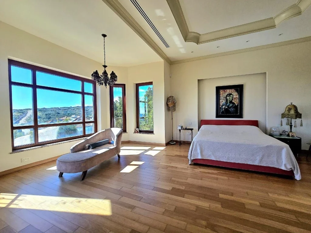 6+ Bedroom House for Sale in Agios Tychonas, Limassol District