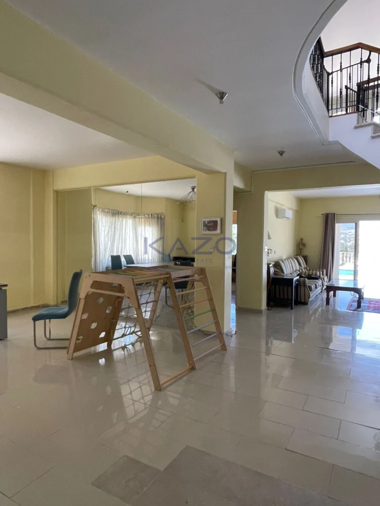 5 Bedroom House for Sale in Pyrgos Lemesou, Limassol District