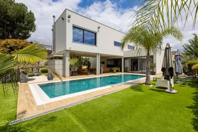 4 Bedroom House for Sale in Limassol – Agios Athanasios
