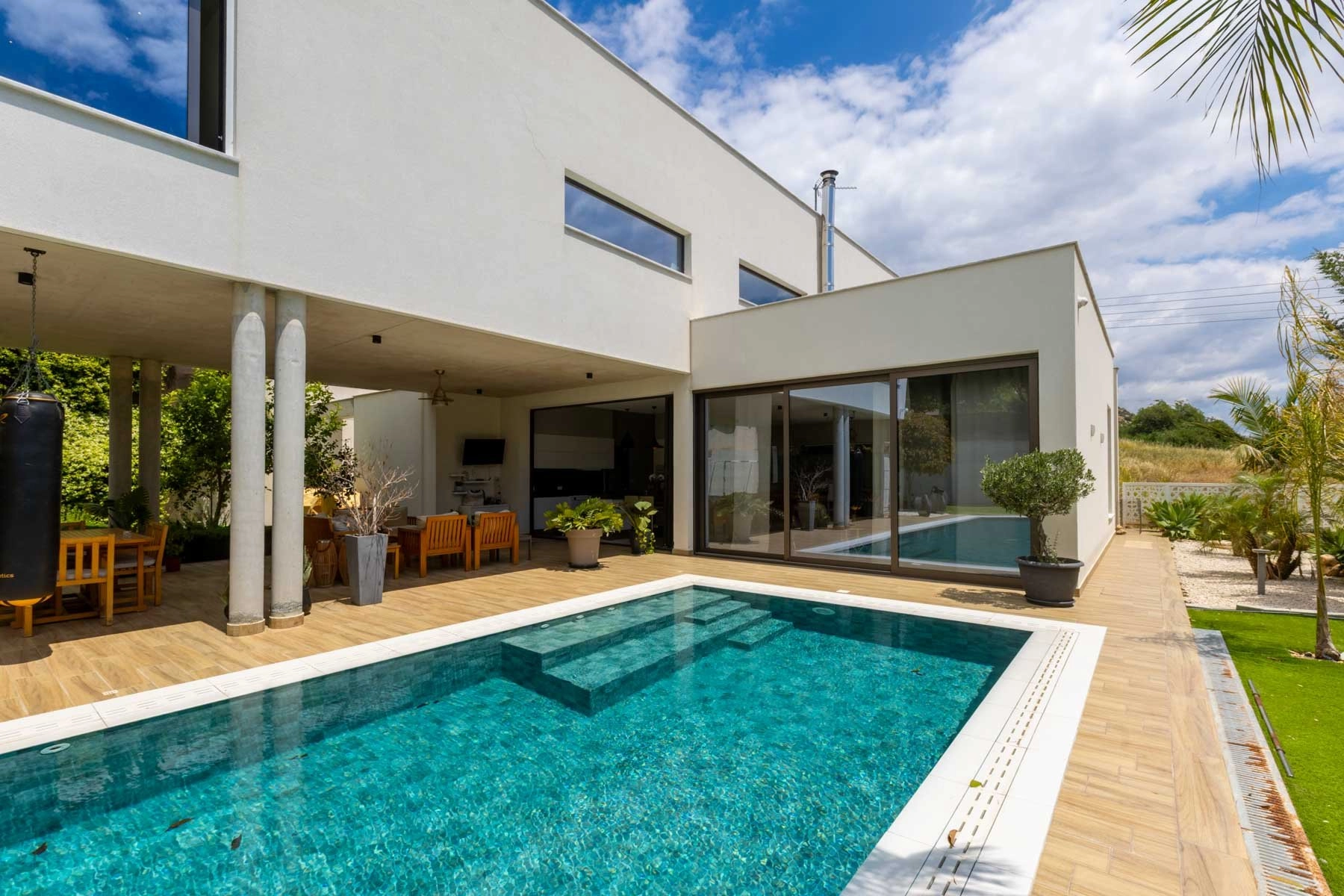 4 Bedroom House for Sale in Limassol – Agios Athanasios