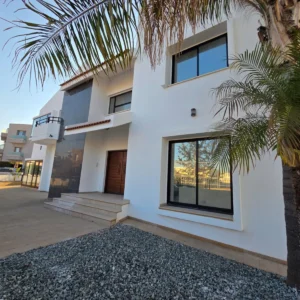 4 Bedroom House for Sale in Kato Polemidia, Limassol District