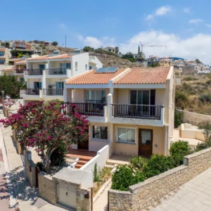 2 Bedroom House for Sale in Chlorakas, Paphos District