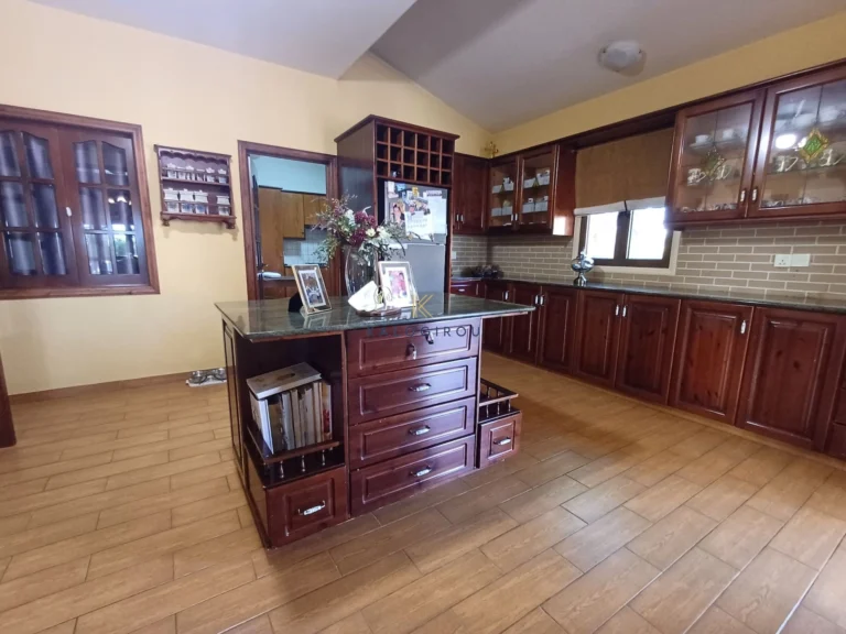 Cheap Houses and Villas for Sale Larnaca up to 700000 euro
