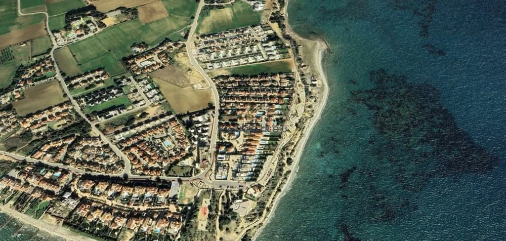 1,019m² Plot for Sale in Pervolia Larnacas