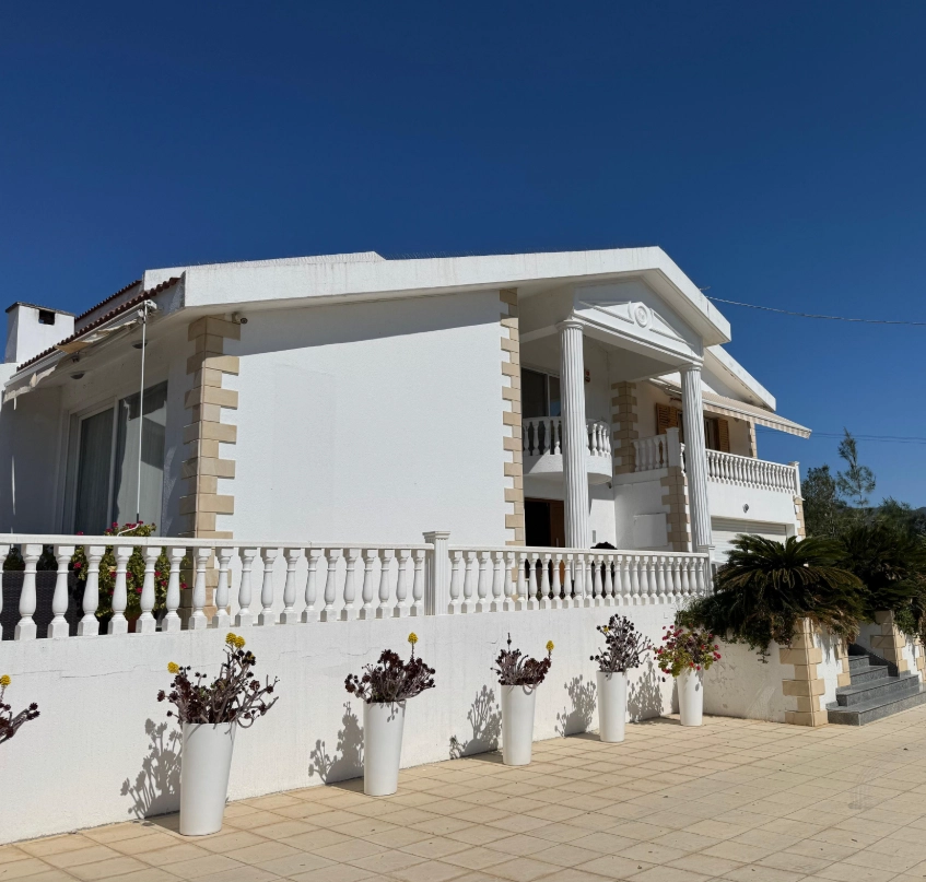 4 Bedroom House for Rent in Parekklisia, Limassol District