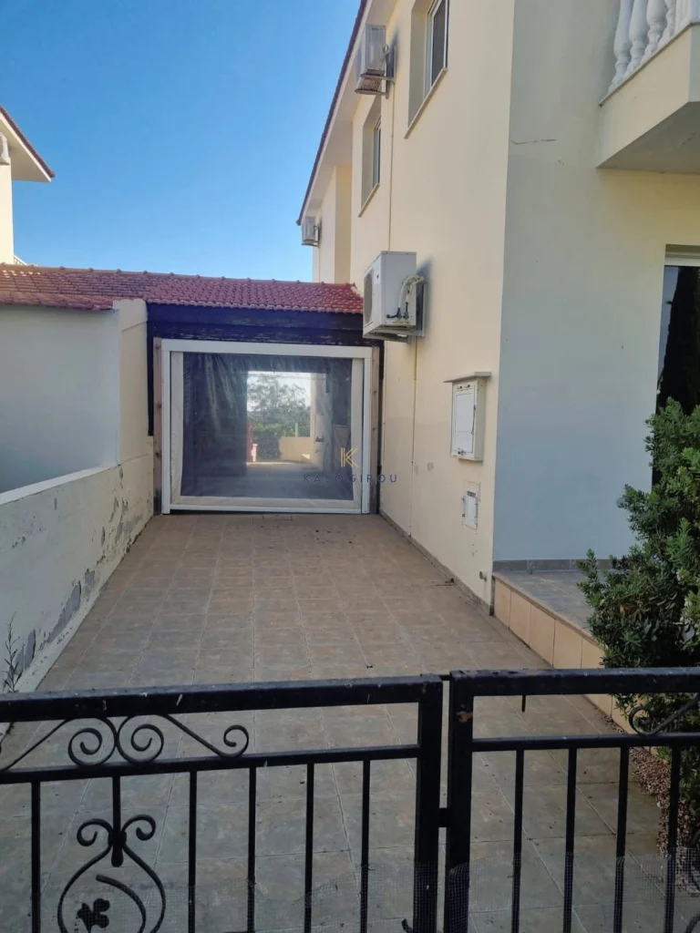 Cheap Houses and Villas for Sale Larnaca up to 300000 euro