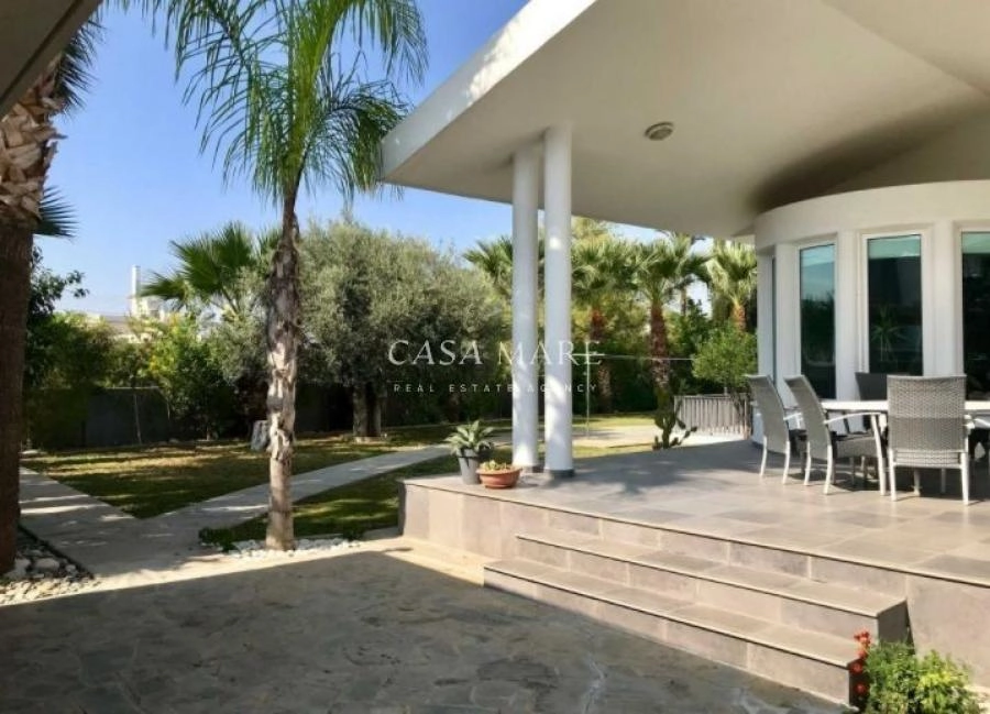 5 Bedroom House for Sale