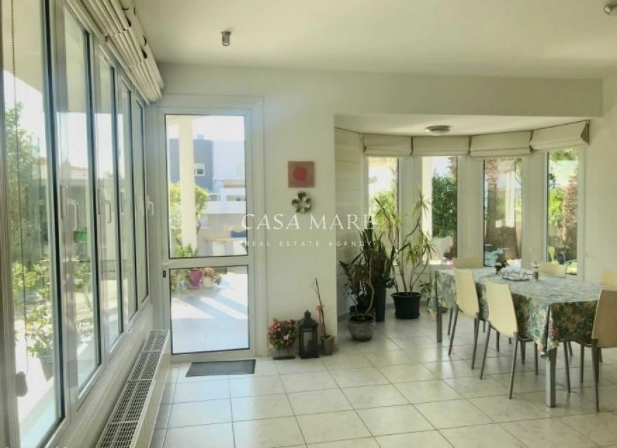 5 Bedroom House for Sale