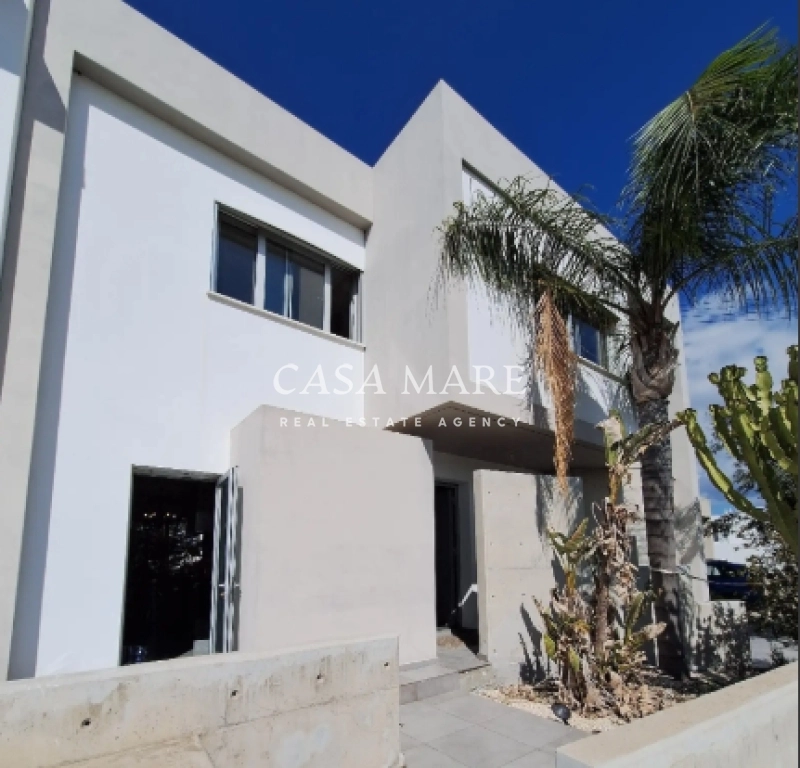 4 Bedroom House for Sale
