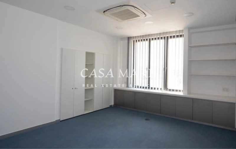237m² Office for Rent