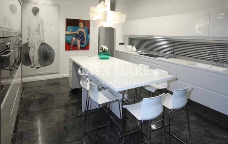 5 Bedroom House for Sale