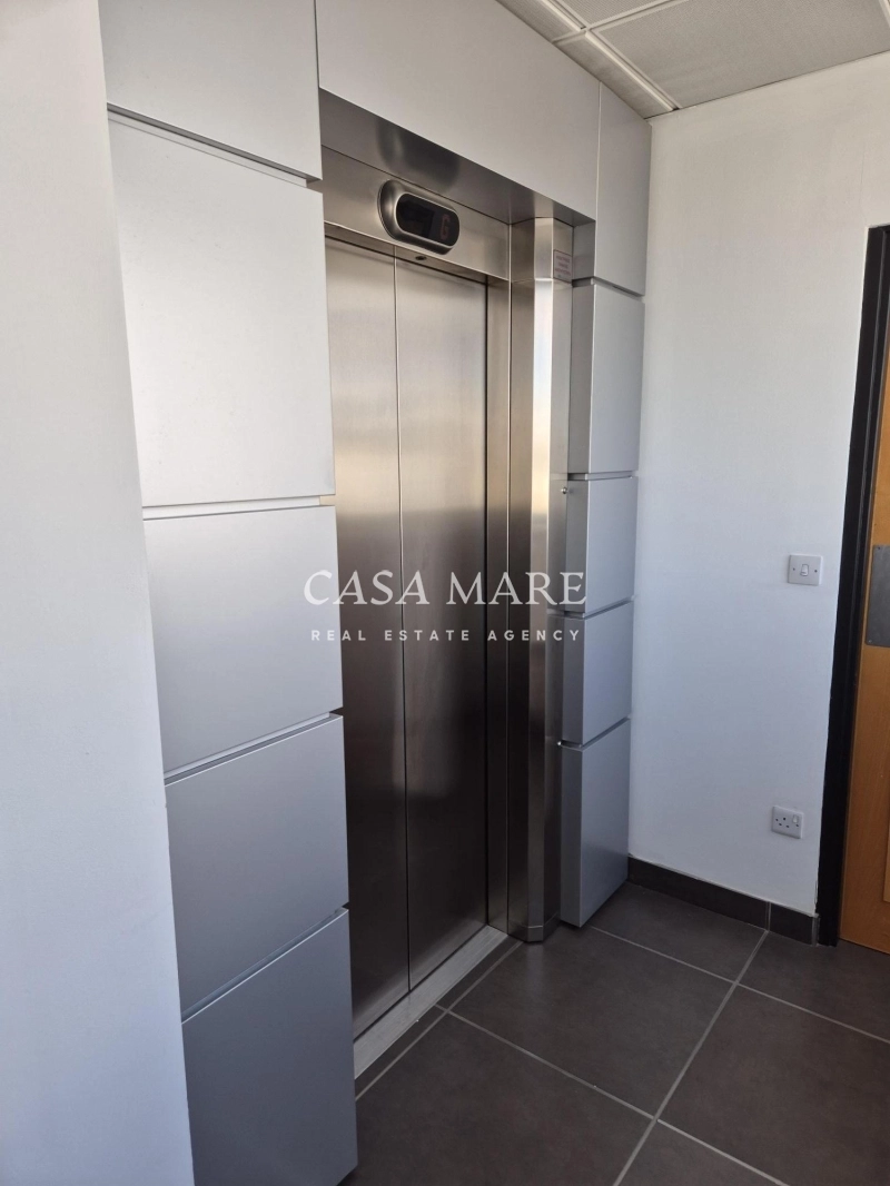 130m² Office for Rent