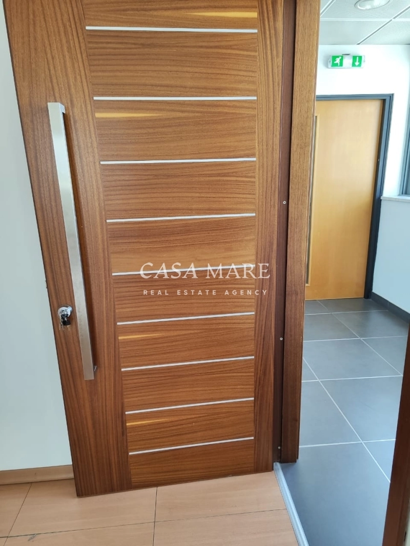 130m² Office for Rent