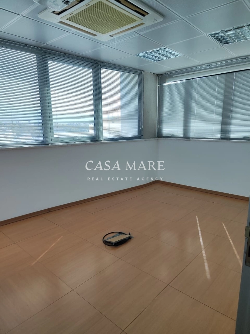 130m² Office for Rent
