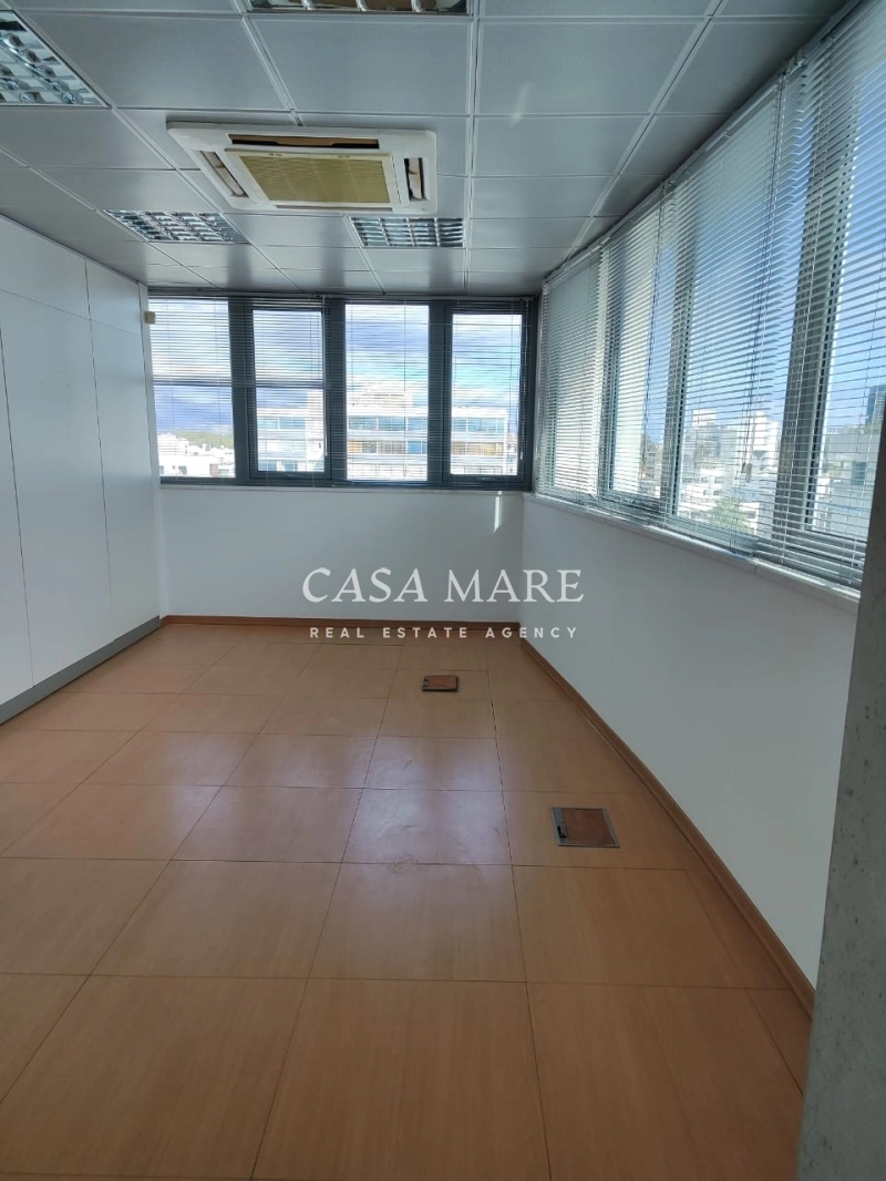 130m² Office for Rent