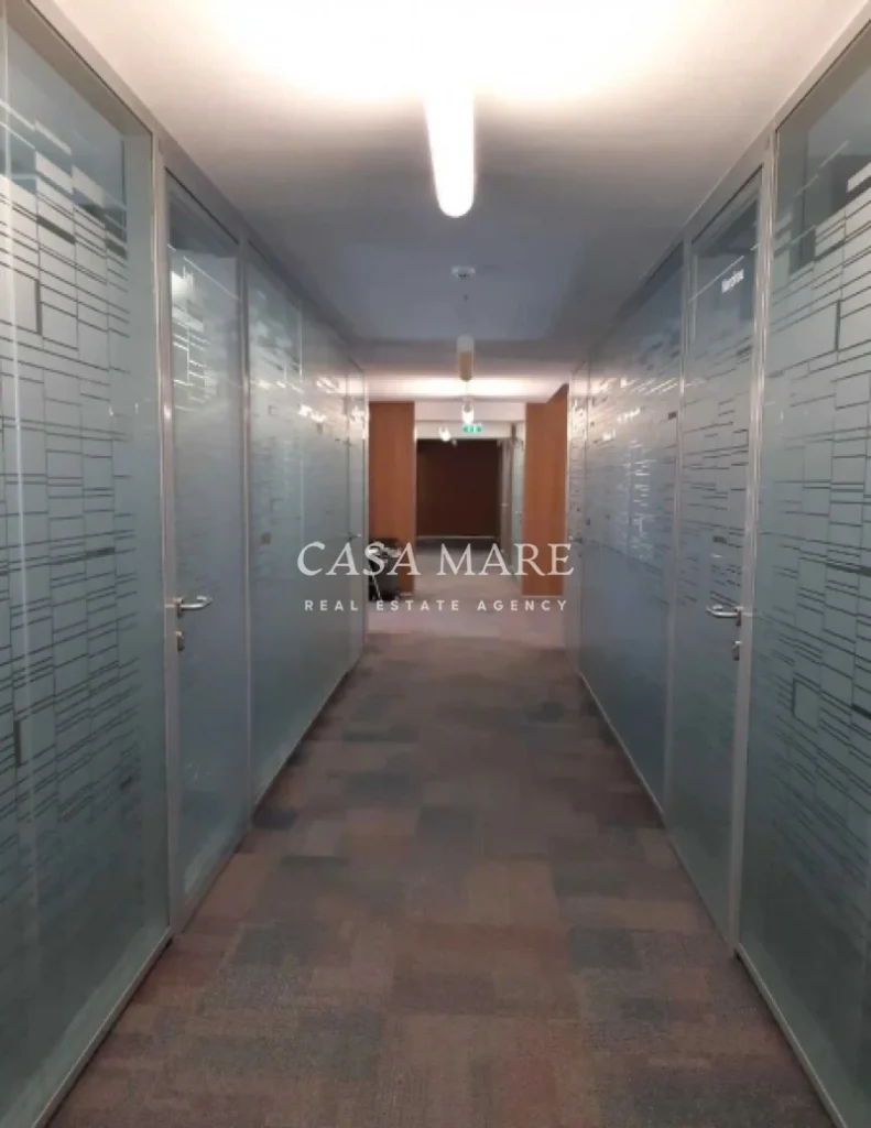 250m² Office for Rent