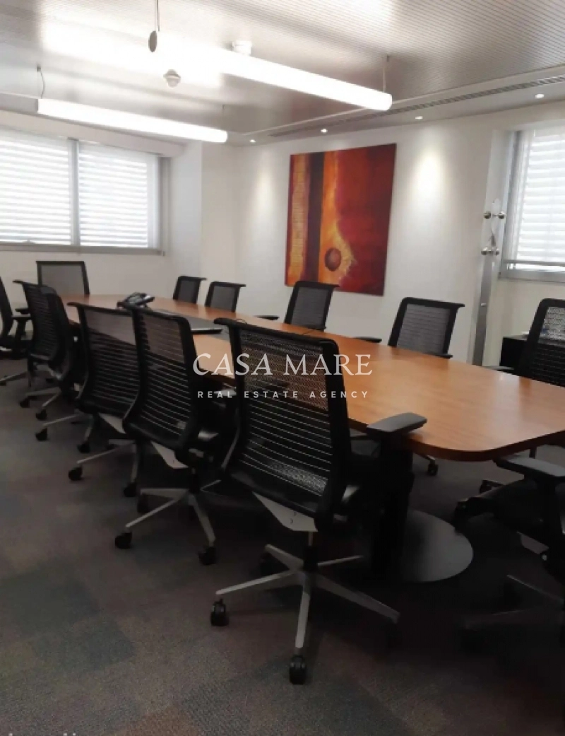250m² Office for Rent