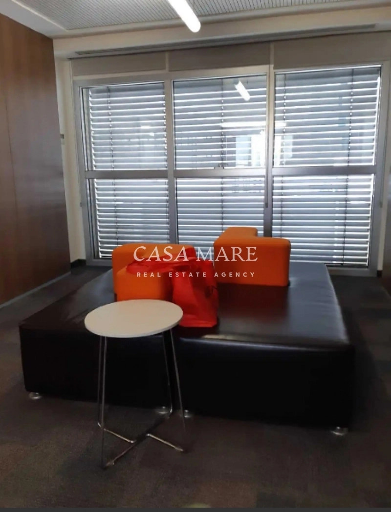 250m² Office for Rent