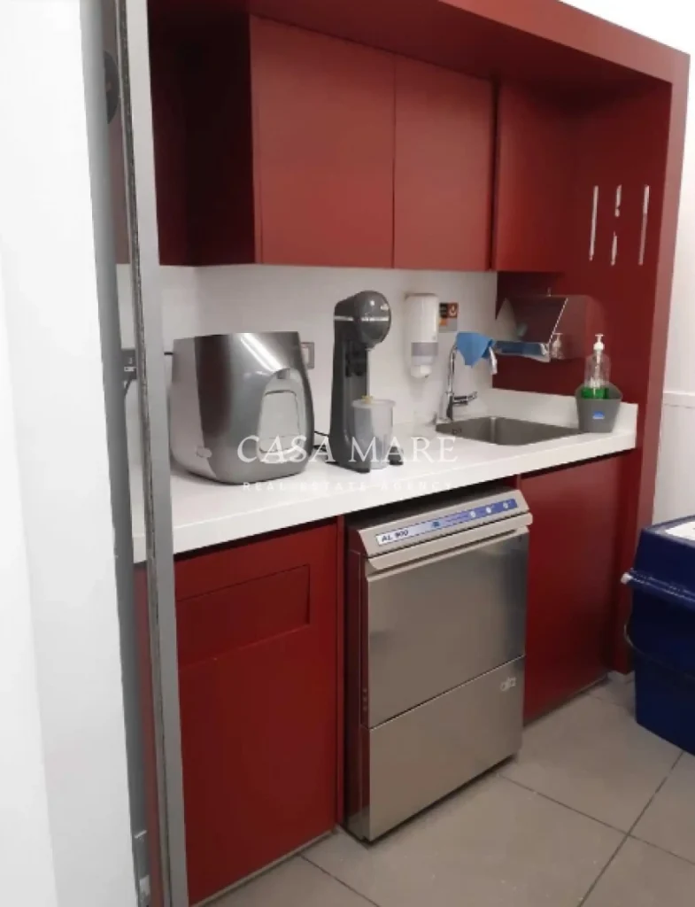 250m² Office for Rent